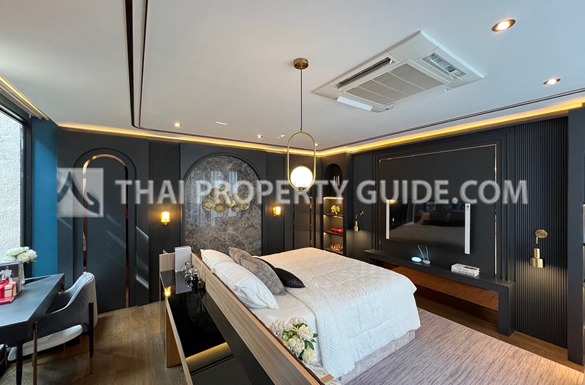 House with Private Pool in Srinakarin 